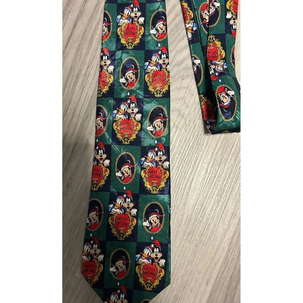 Disney Mickey Donald Merry Christmas Holiday Tie Green Silk Blend‎ Men's Necktie